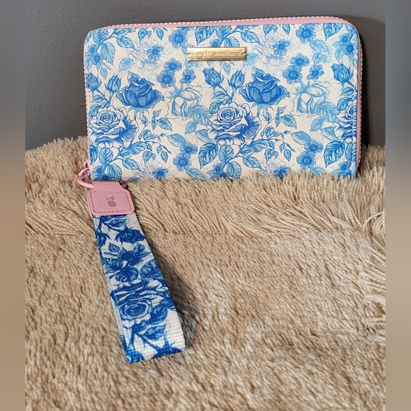 Simply Southern Blue Floral Wristlet - Picture 1 of 7